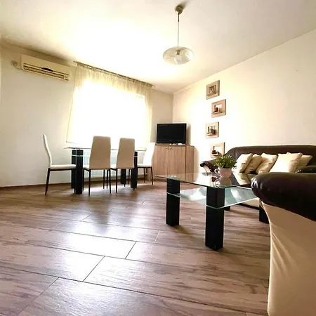 Zornica Apartman *